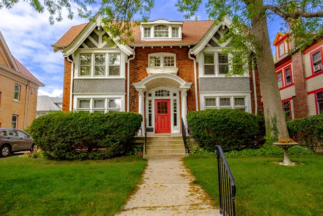 $699,000 | 2615 North Summit Avenue, Milwaukee, WI 53211