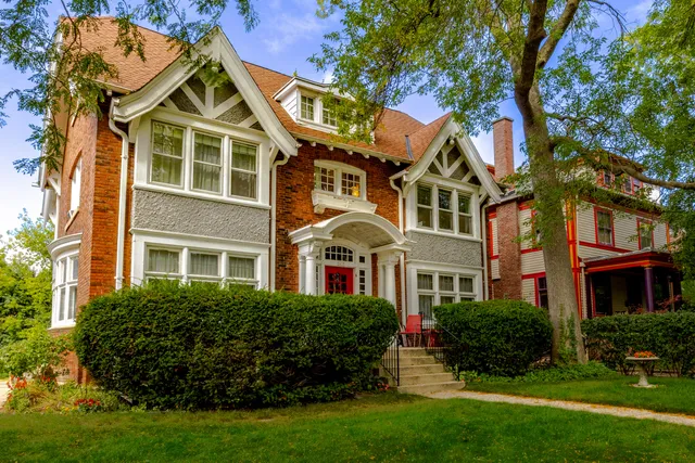 $699,000 | 2615 North Summit Avenue, Milwaukee, WI 53211