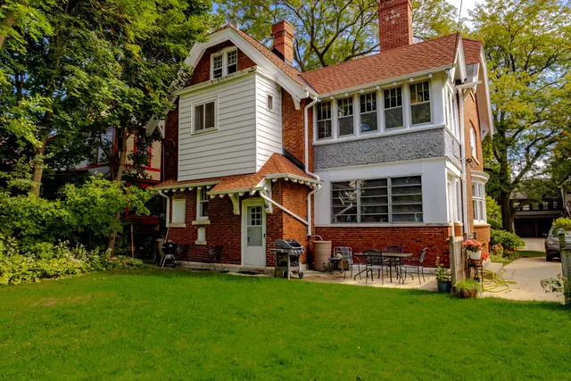 $699,000 | 2615 North Summit Avenue, Milwaukee, WI 53211