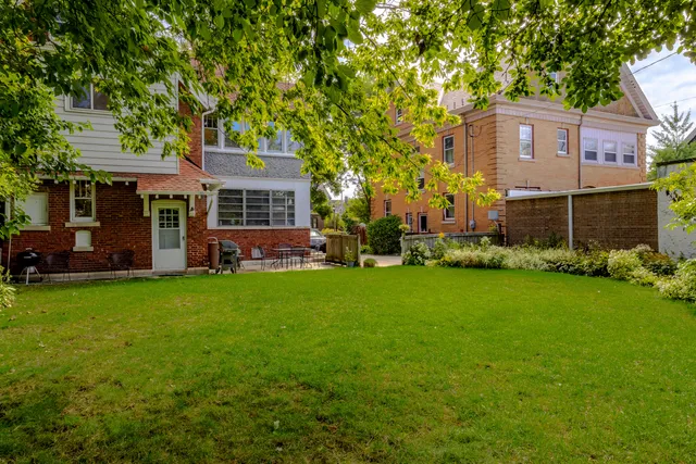 $699,000 | 2615 North Summit Avenue, Milwaukee, WI 53211