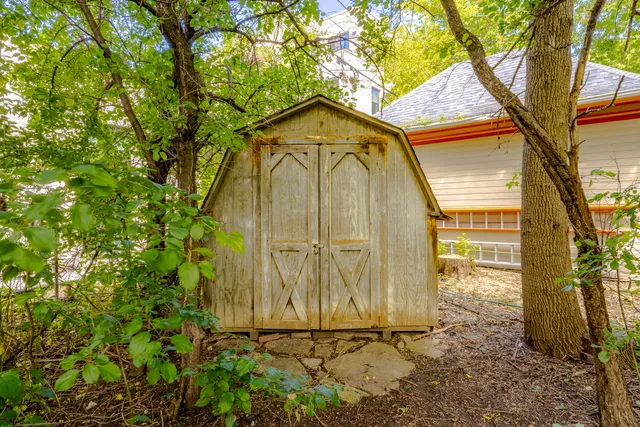 $699,000 | 2615 North Summit Avenue, Milwaukee, WI 53211