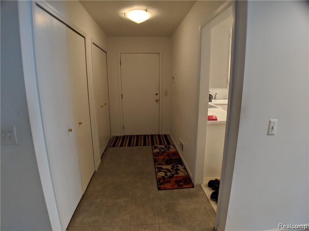 29644 Middlebelt Road Farmington Hills, MI 48334 - Photo 4 of 16