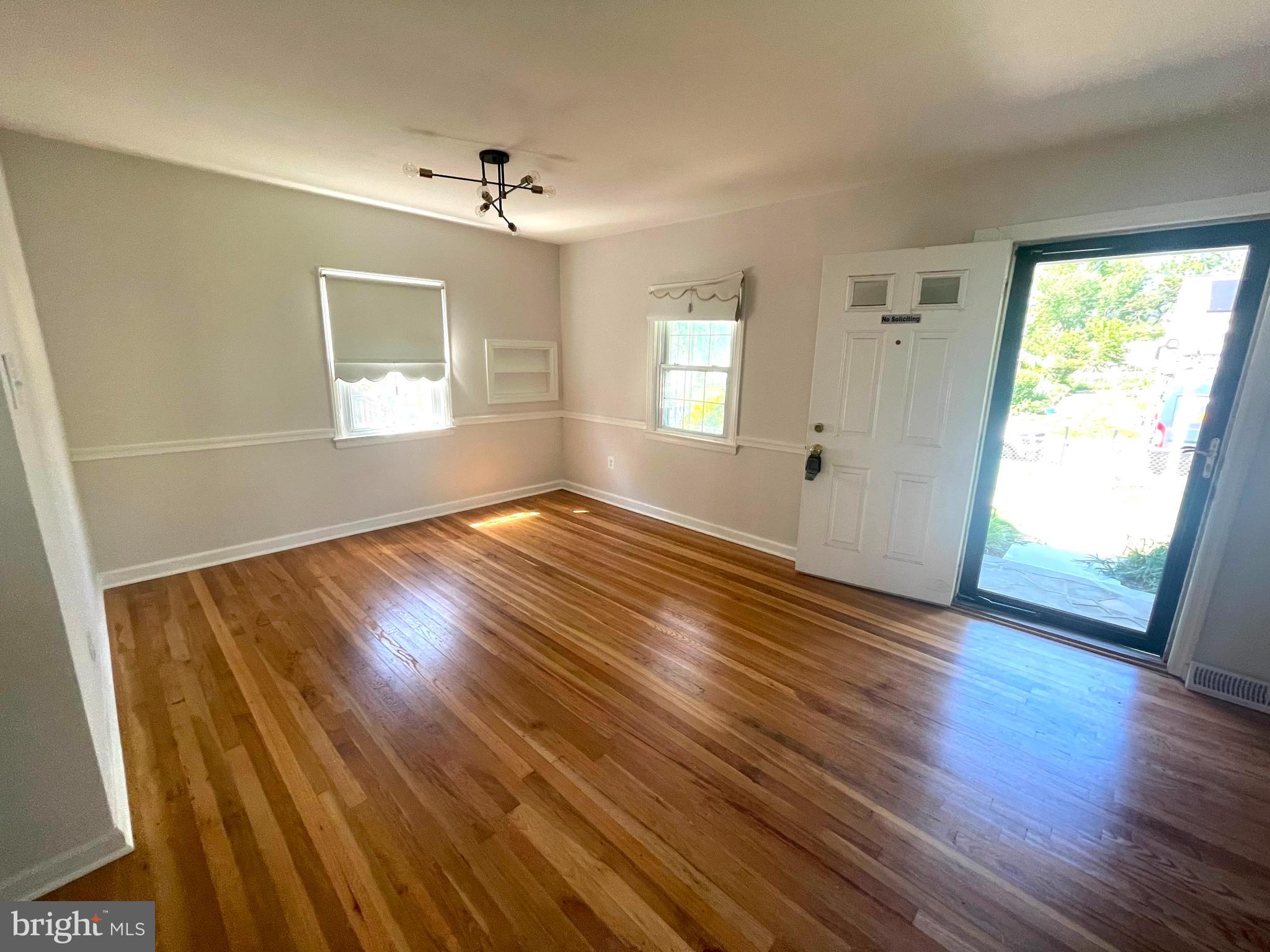 12216 Charles Road Silver Spring, MD 20906 - Photo 3 of 17 Dinning Room