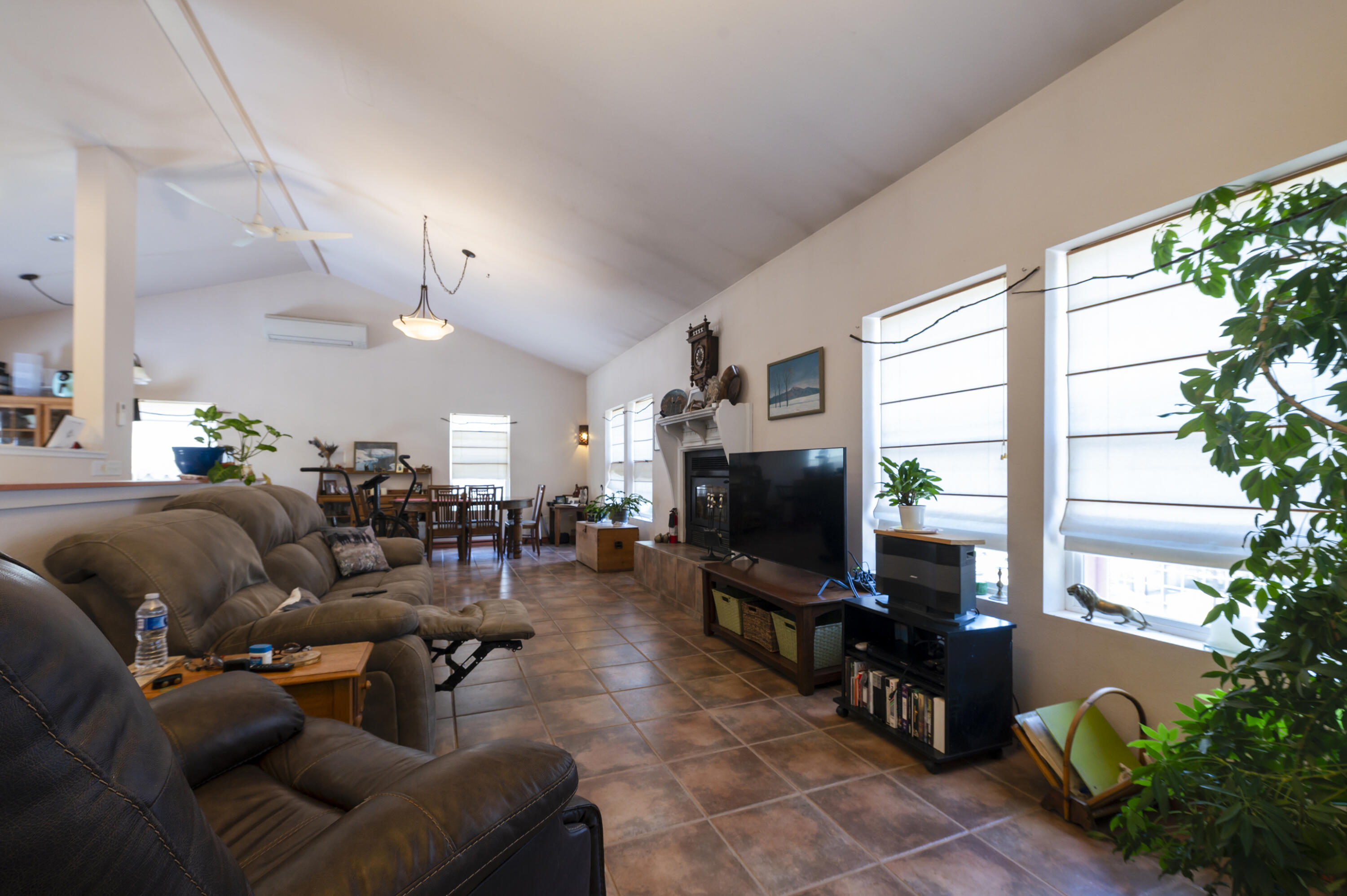 31300 Miller Mountain Road Whitmore, CA 96096 - Photo 3 of 52 Living room 2