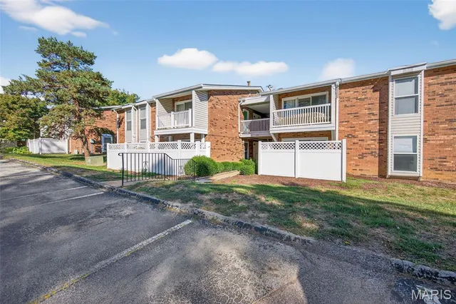 $174,900 | 530 Nirk Avenue, Unit F, St. Louis, MO 63122