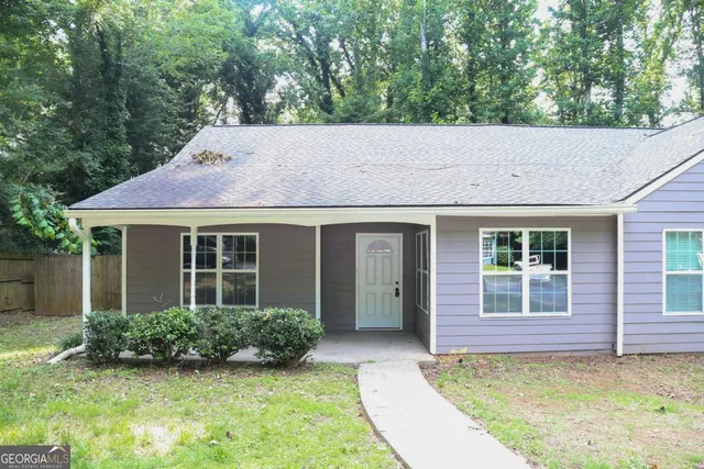 a view of a house with backyard and porch