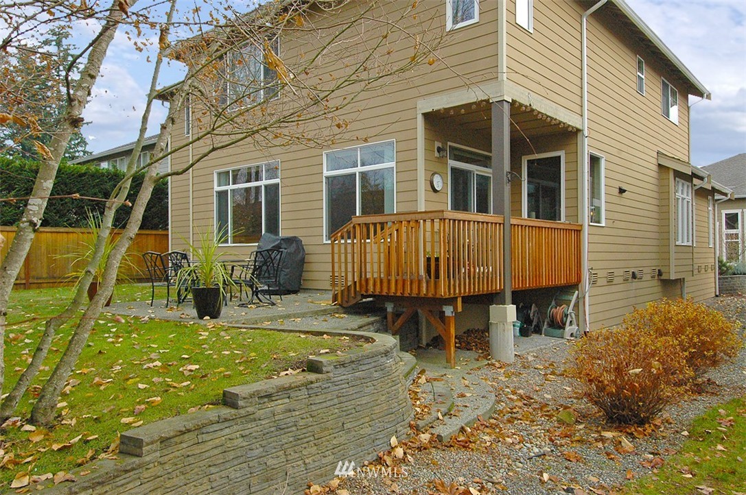 221 Orcas Place Southeast Renton, WA 98059 - Photo 3 of 20 Gallery Image 3