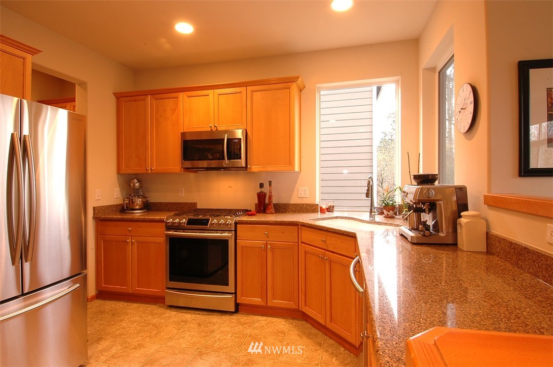 221 Orcas Place Southeast Renton, WA 98059 - Photo 8 of 20 Gallery Image 8
