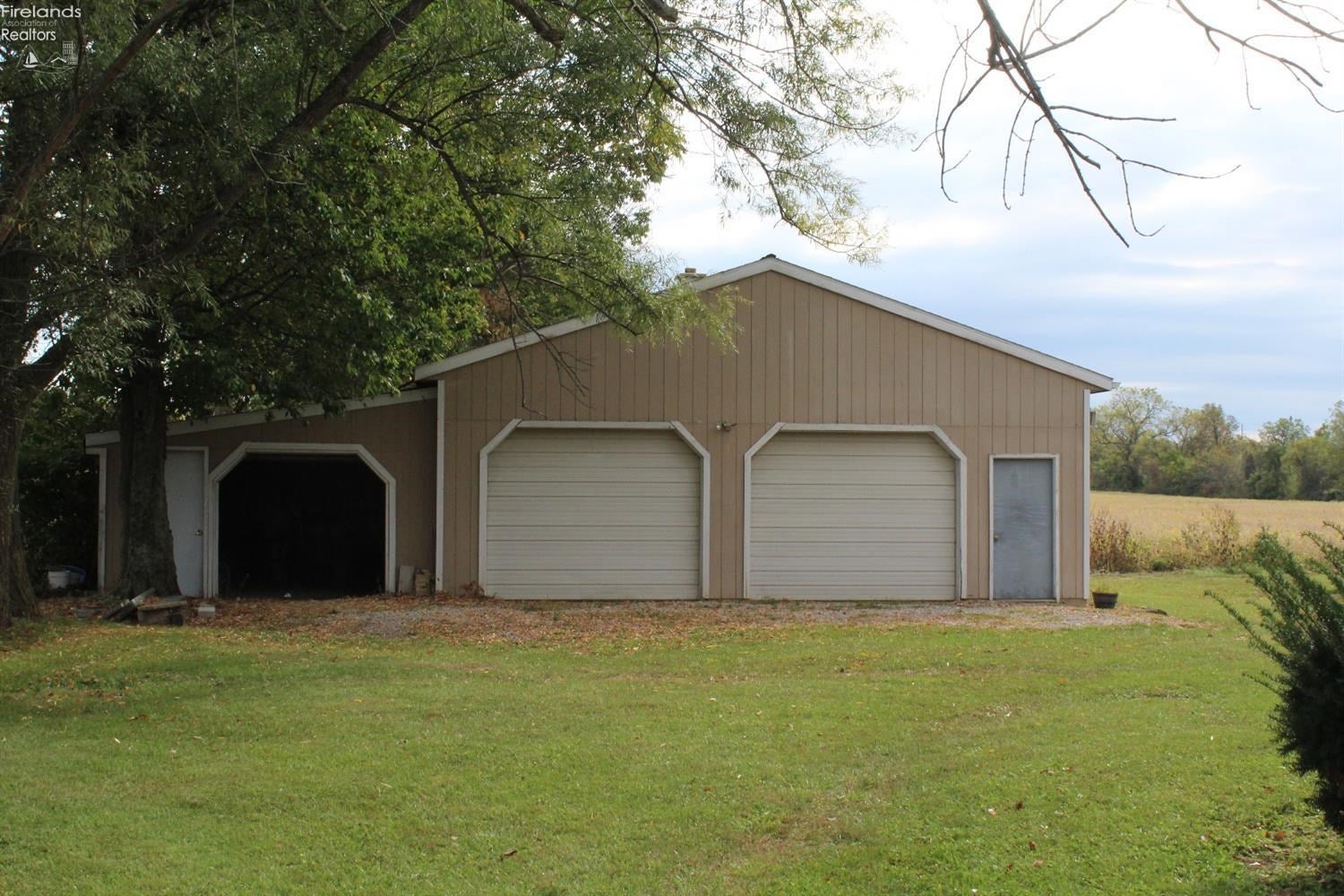 702 Hettle Road Willard, OH 44890 - Photo 4 of 10 Gallery Image 4