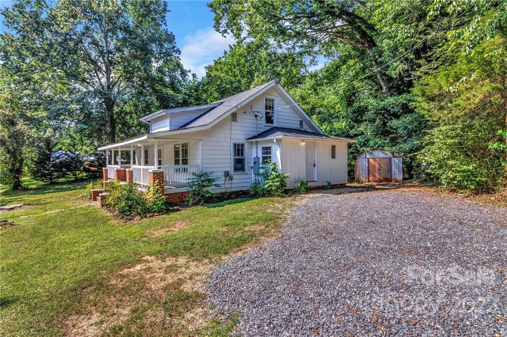 728 Virginia Road Marion, NC 28752 - Photo 4 of 29 Gallery Image 4