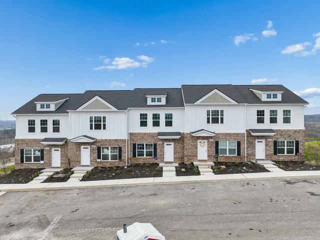 $319,900 | 206 Dry Creek Commons Drive, Goodlettsville, TN 37072