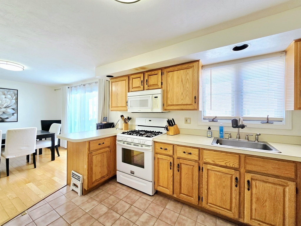 4 Villa Roma Drive, Unit 4 Tewksbury, MA 01876 - Photo 5 of 42