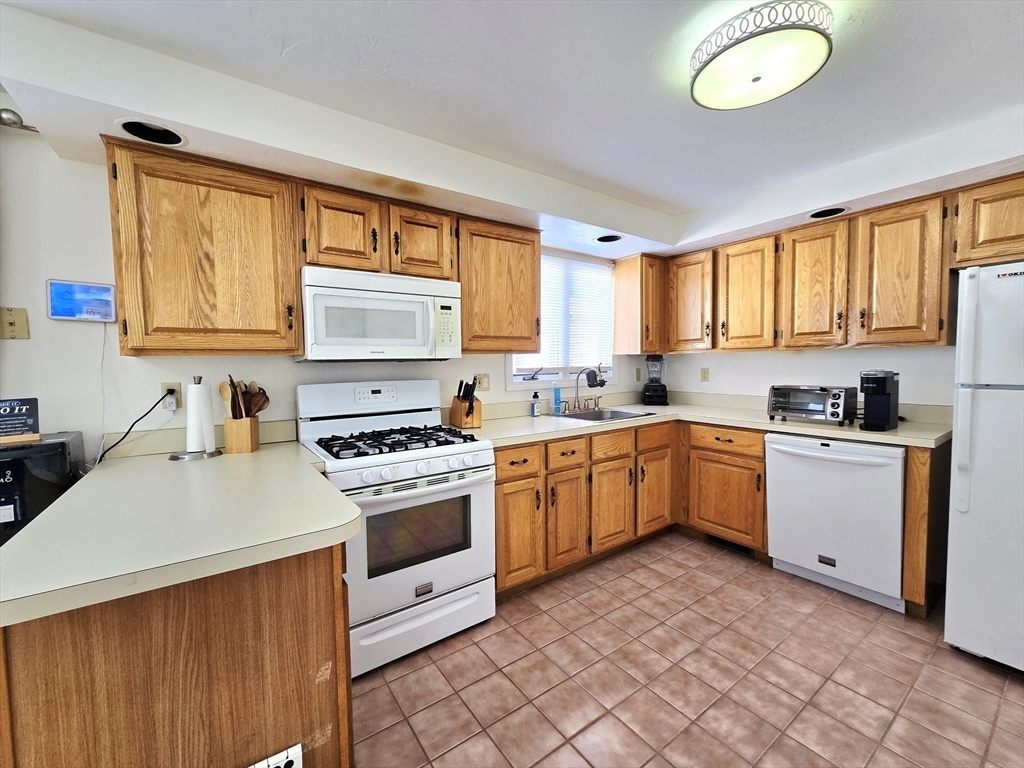 4 Villa Roma Drive, Unit 4 Tewksbury, MA 01876 - Photo 6 of 42