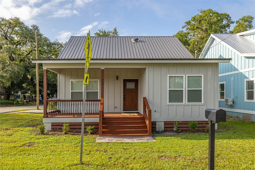 608 Q Street Brunswick, GA 31520 - Photo 2 of 15