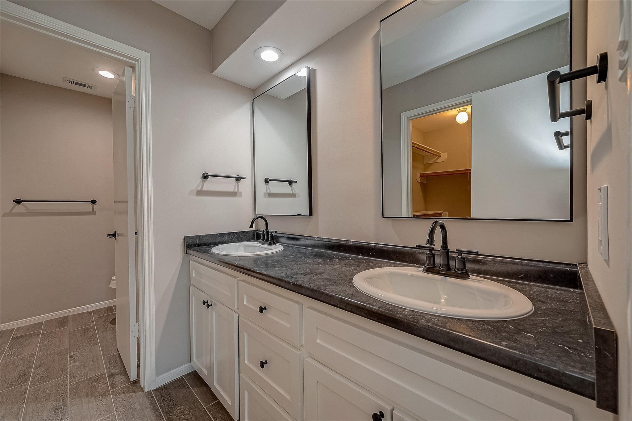 14736 Perthshire Road, Unit F Houston, TX 77079 - Photo 17 of 27