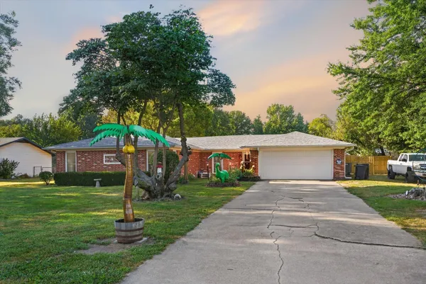 $284,900 | 1206 Kemp Drive, Bolivar, MO 65613