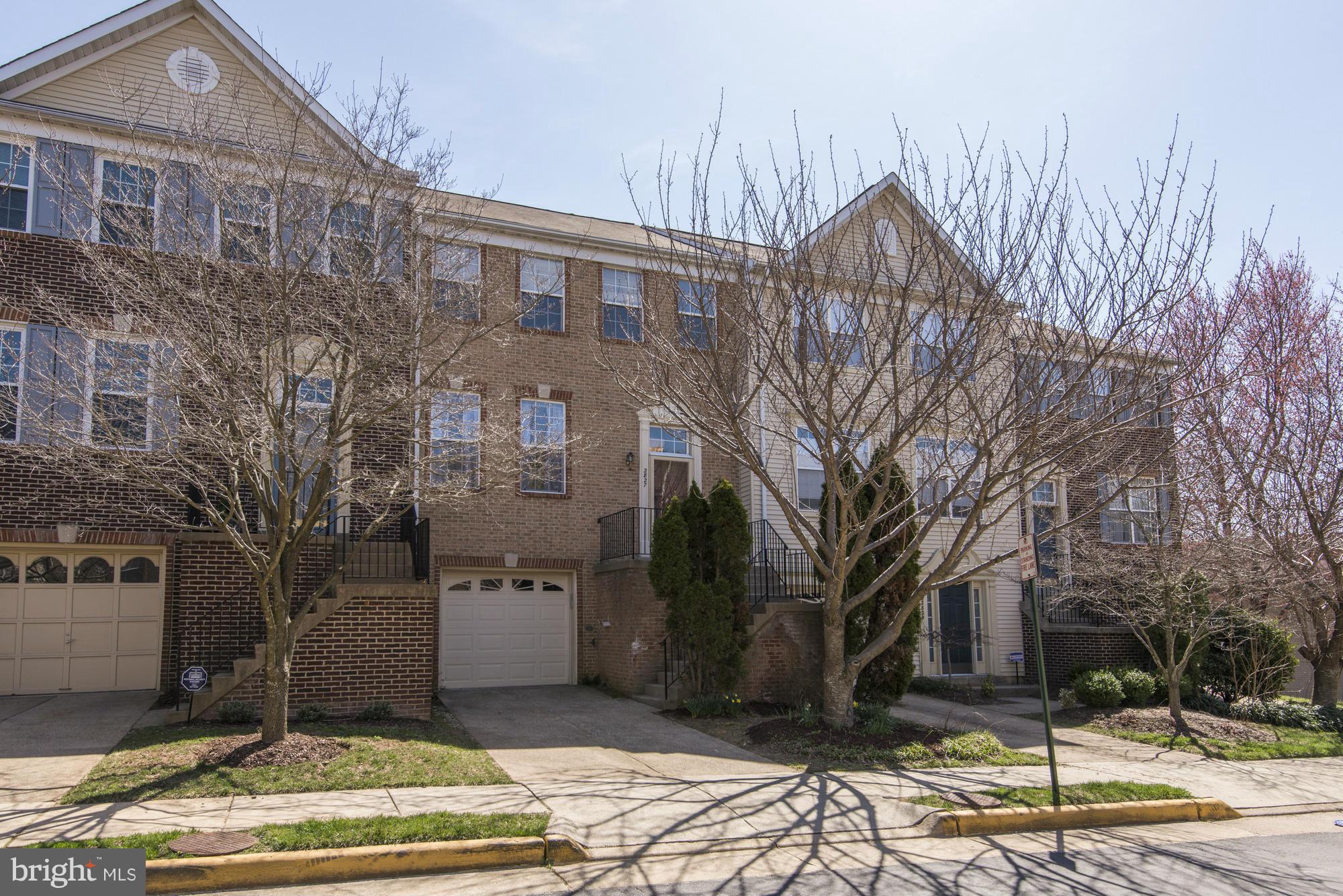 2827 Roesh Way Vienna, VA 22181 - Photo 1 of 30 Exterior (Front)