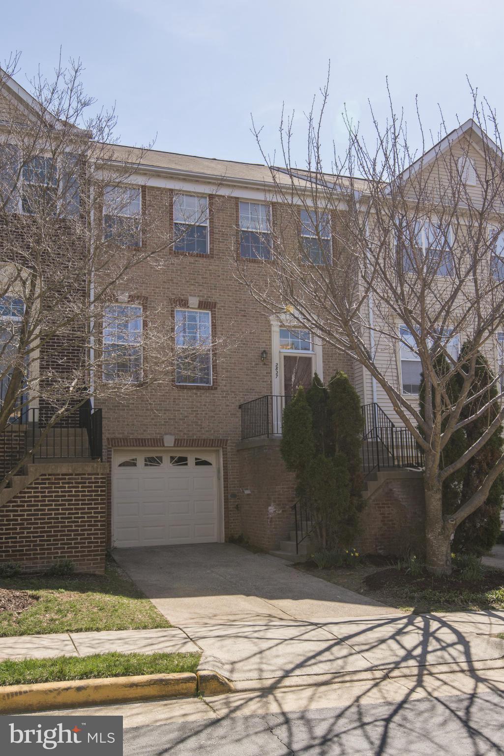 2827 Roesh Way Vienna, VA 22181 - Photo 2 of 30 Exterior (Front)