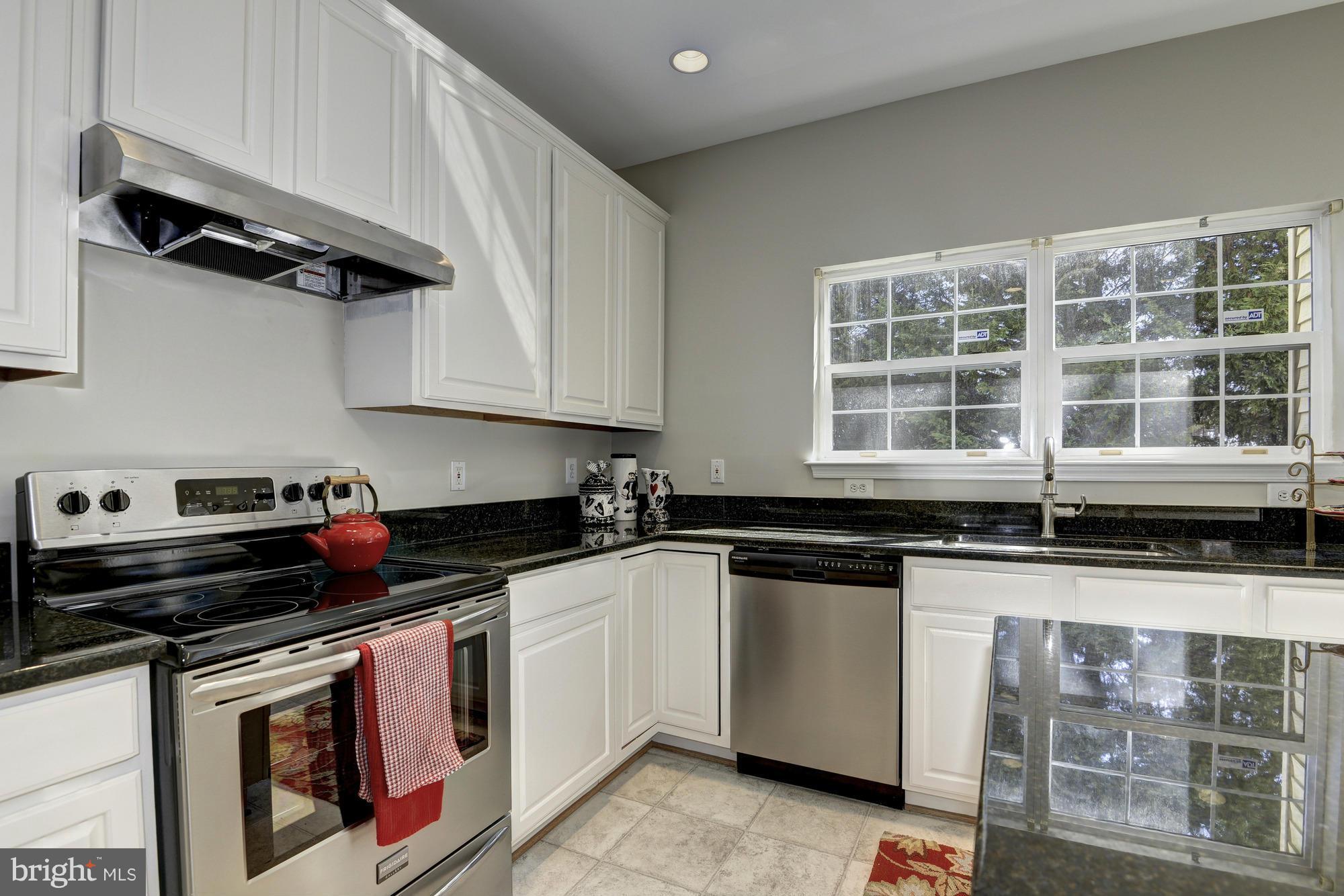 2827 Roesh Way Vienna, VA 22181 - Photo 12 of 30 Kitchen