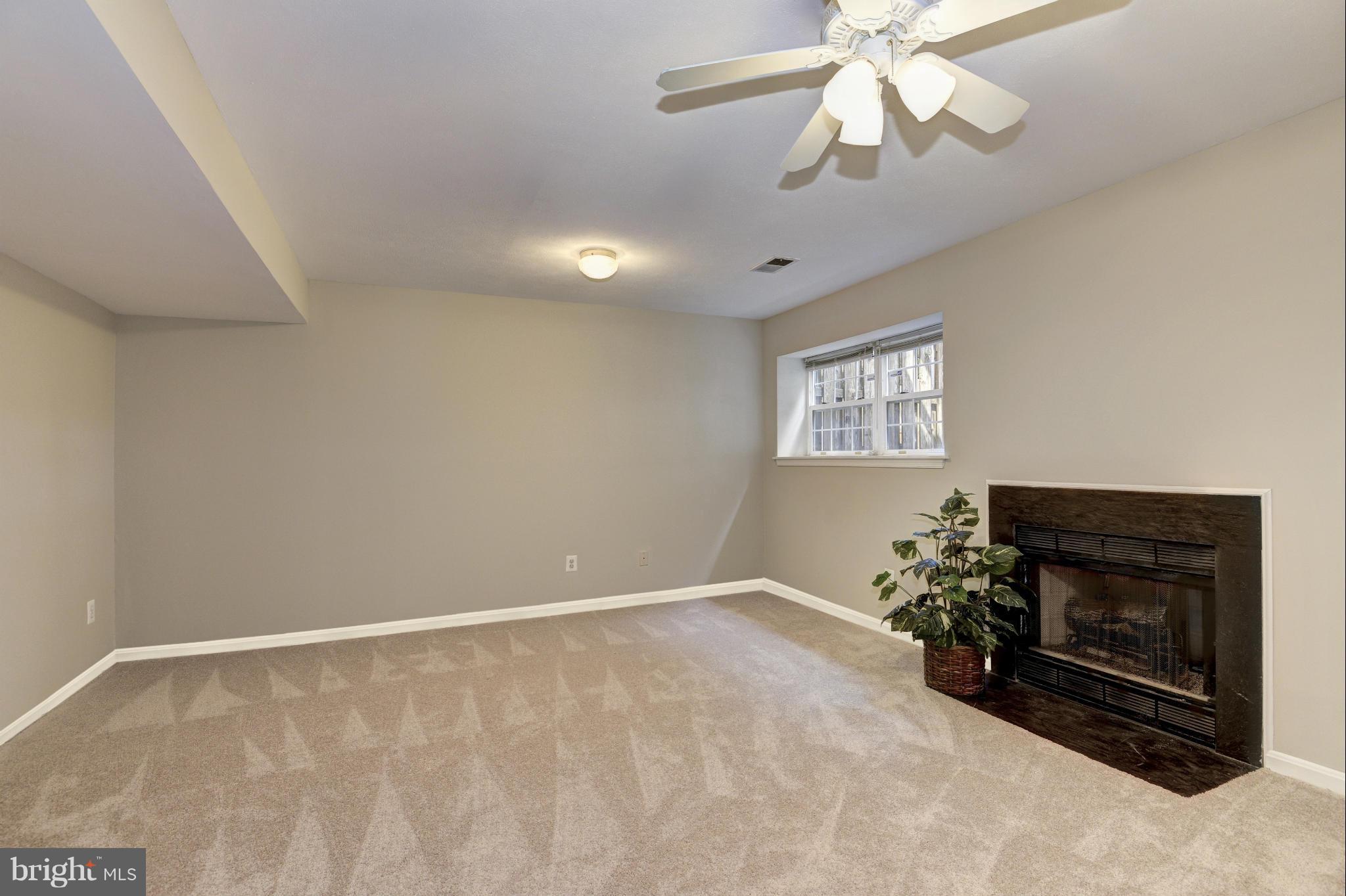 2827 Roesh Way Vienna, VA 22181 - Photo 29 of 30 Family Room