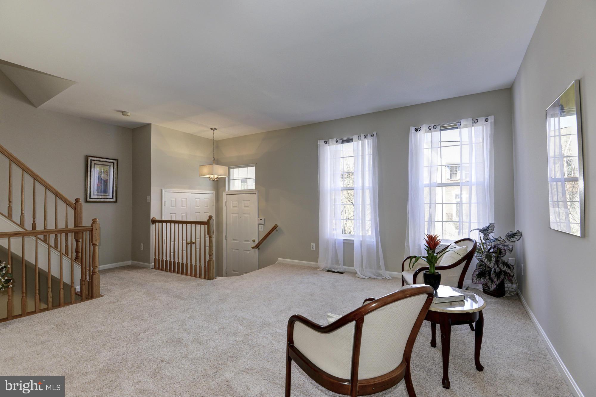 2827 Roesh Way Vienna, VA 22181 - Photo 6 of 30 Living Room