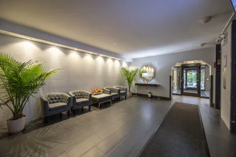 $2,237 | 55 West Chestnut Street, Unit 2106, Chicago, IL 60610