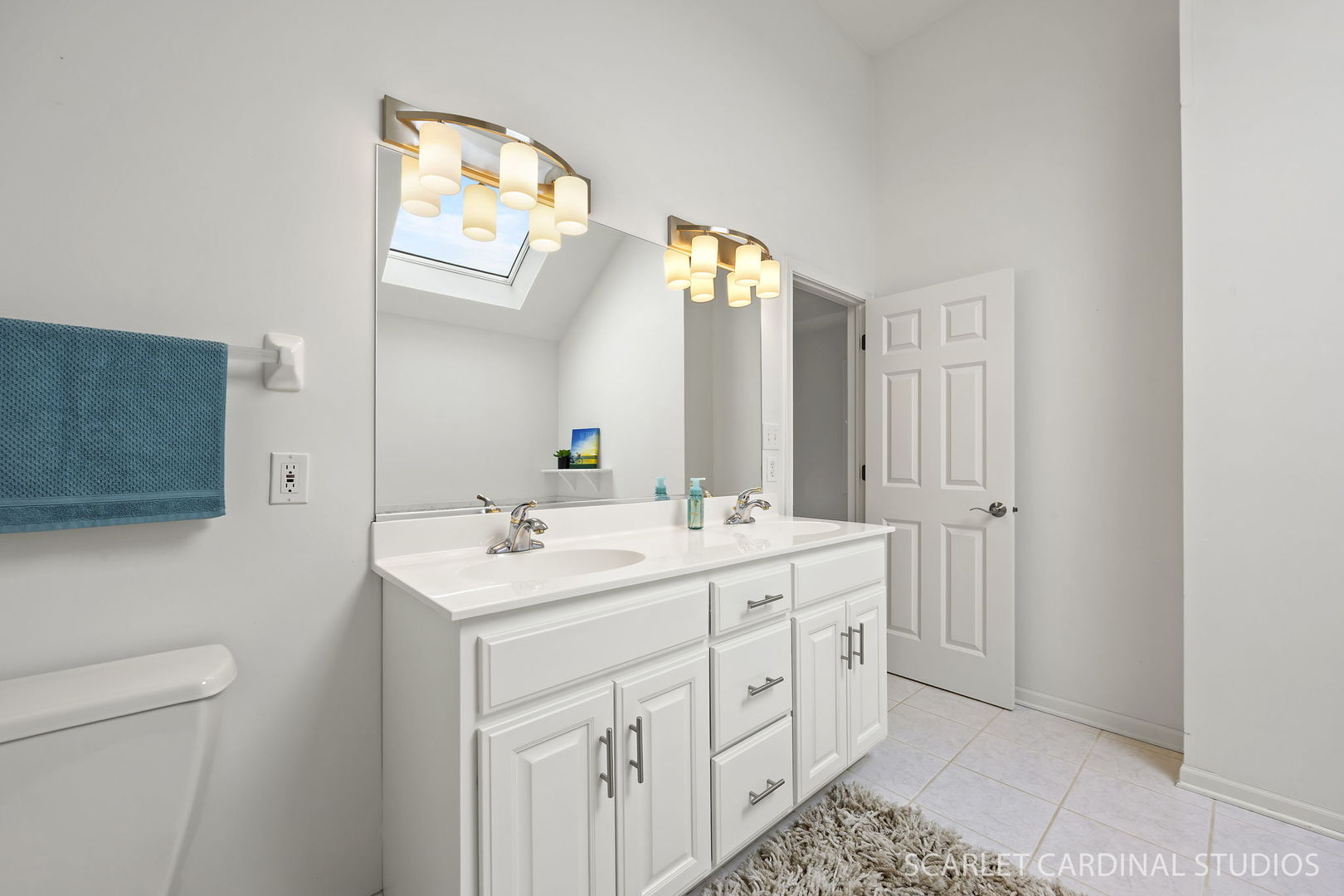 877 Elm Street Sugar Grove, IL 60554 - Photo 20 of 38 a view of bathroom with dual sinks