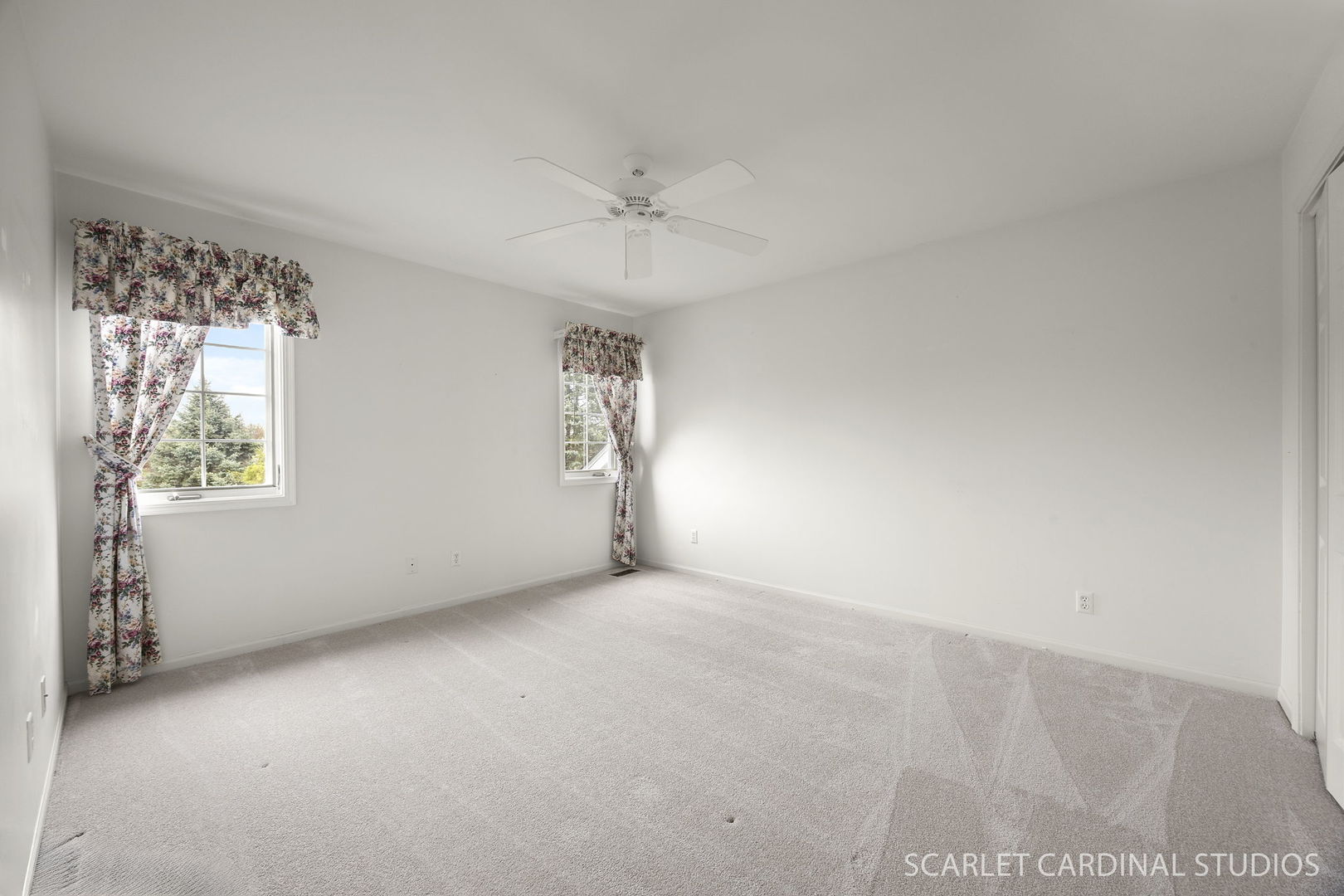 877 Elm Street Sugar Grove, IL 60554 - Photo 23 of 38 an empty room with windows and fan