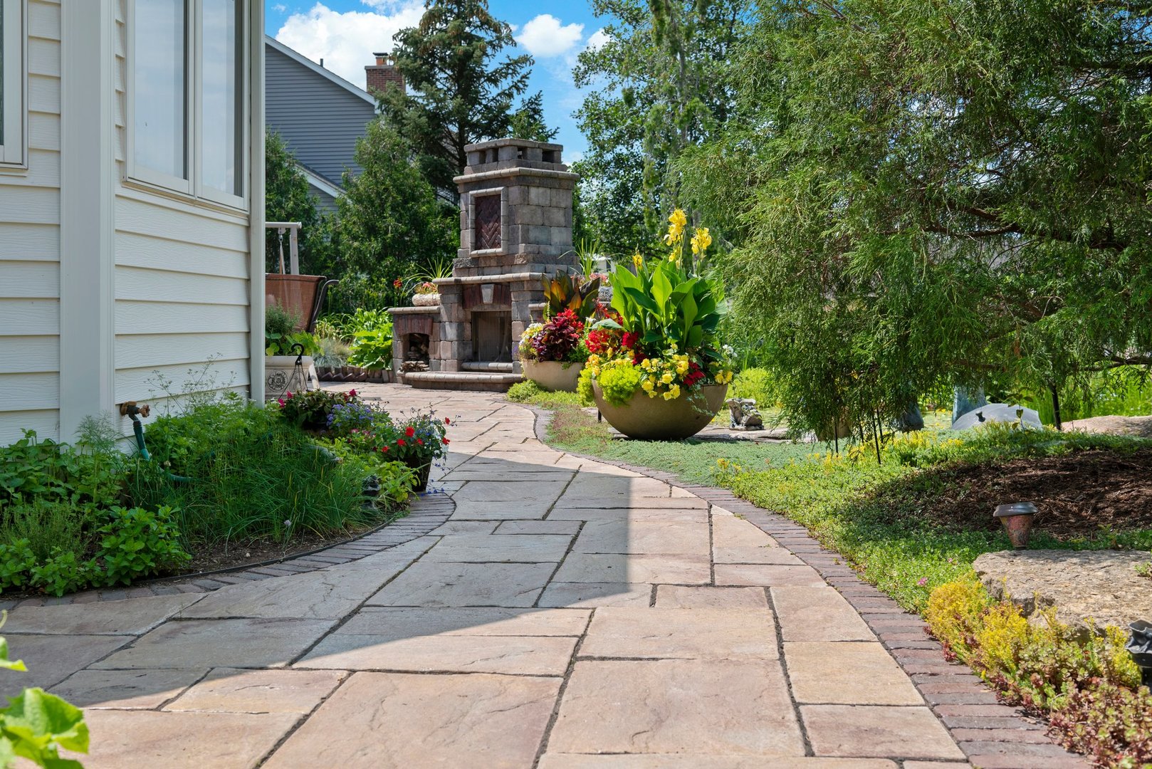 877 Elm Street Sugar Grove, IL 60554 - Photo 28 of 38 a view of a garden with sitting area