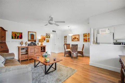 $112,000 | 5300 Washington Street, Unit O224, Hollywood, FL 33021