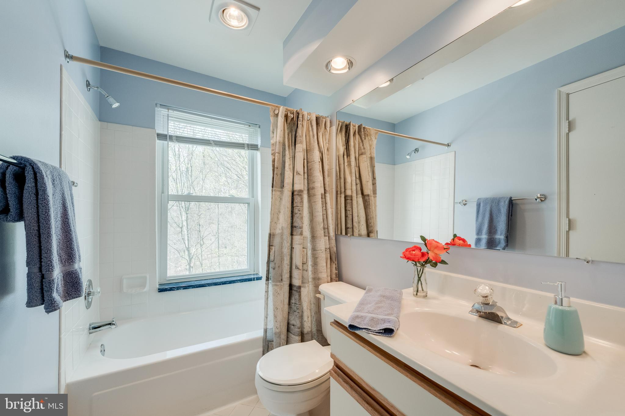 13603 Sir Thomas Way, Unit 2B33 Silver Spring, MD 20904 - Photo 18 of 31 2nd Bathroom, Ensuite w/ Window