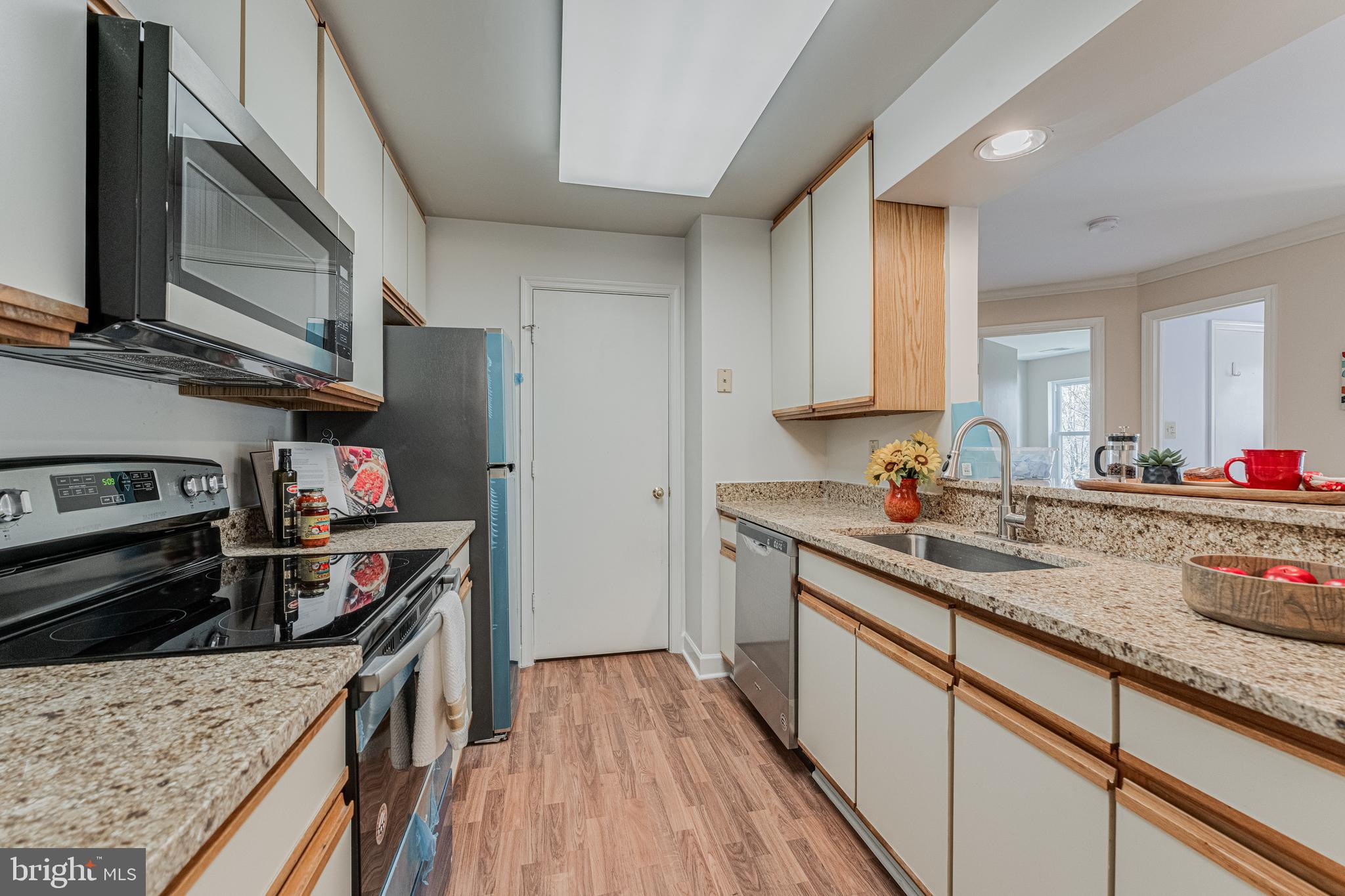 13603 Sir Thomas Way, Unit 2B33 Silver Spring, MD 20904 - Photo 7 of 31 New Counters, Floors, Appliances '22