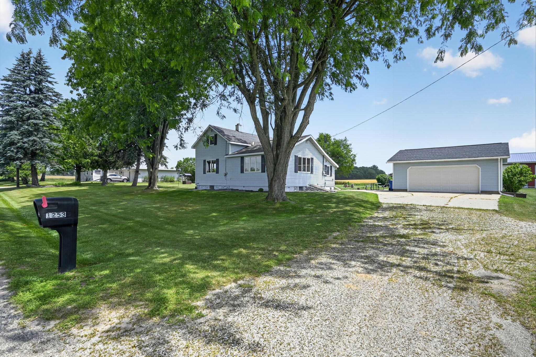 1253 Waldron Road South Crystal, MI 48818 - Photo 5 of 37 19_1253_Waldron_Rd_S-P-01