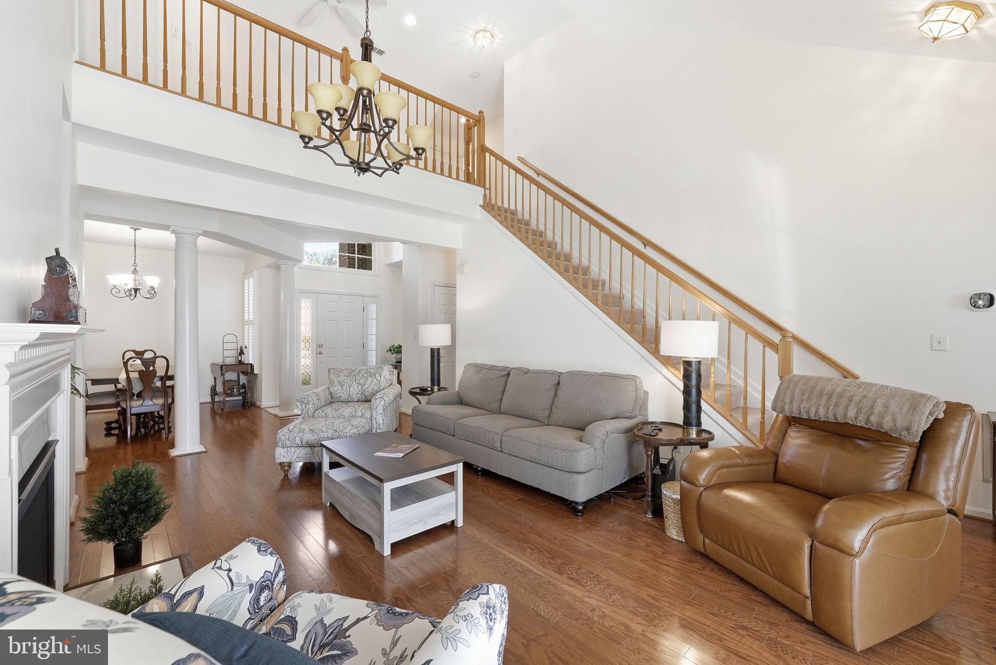 6828 Derby Run Way Gainesville, VA 20155 - Photo 11 of 30 Spacious living area with elegant charm.