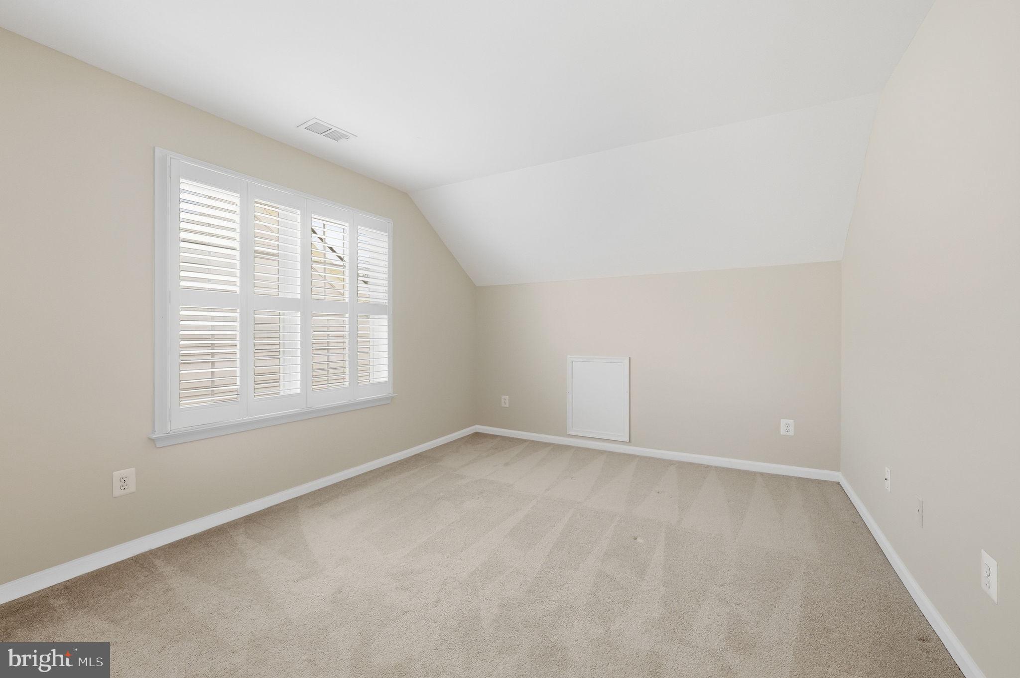 6828 Derby Run Way Gainesville, VA 20155 - Photo 25 of 30 Bright and airy blank canvas room.