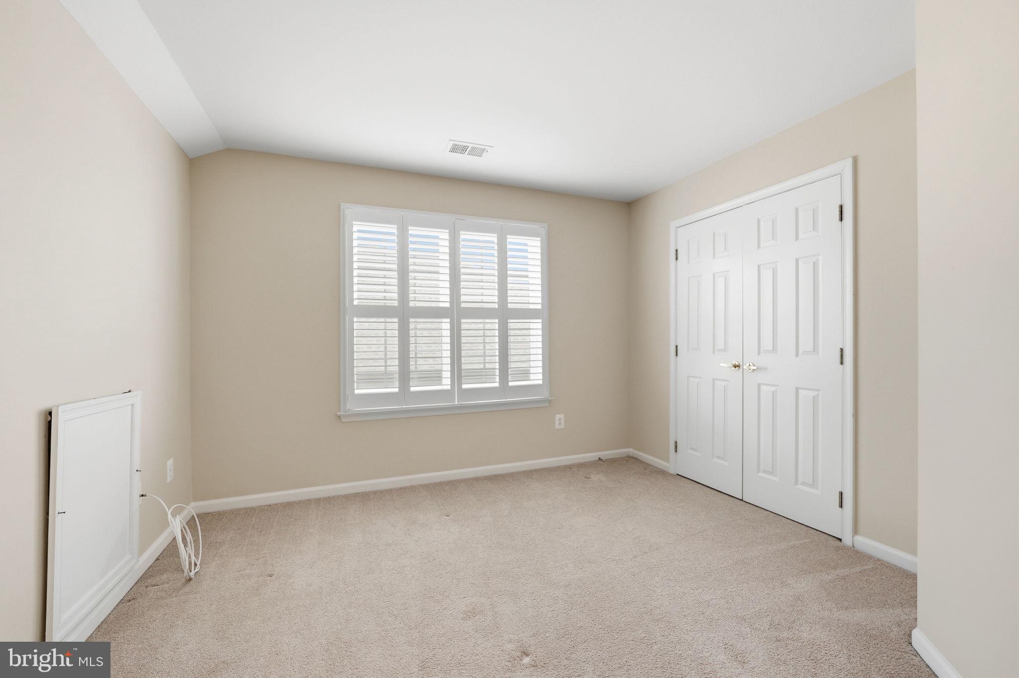 6828 Derby Run Way Gainesville, VA 20155 - Photo 28 of 30 Bright and airy blank canvas room.