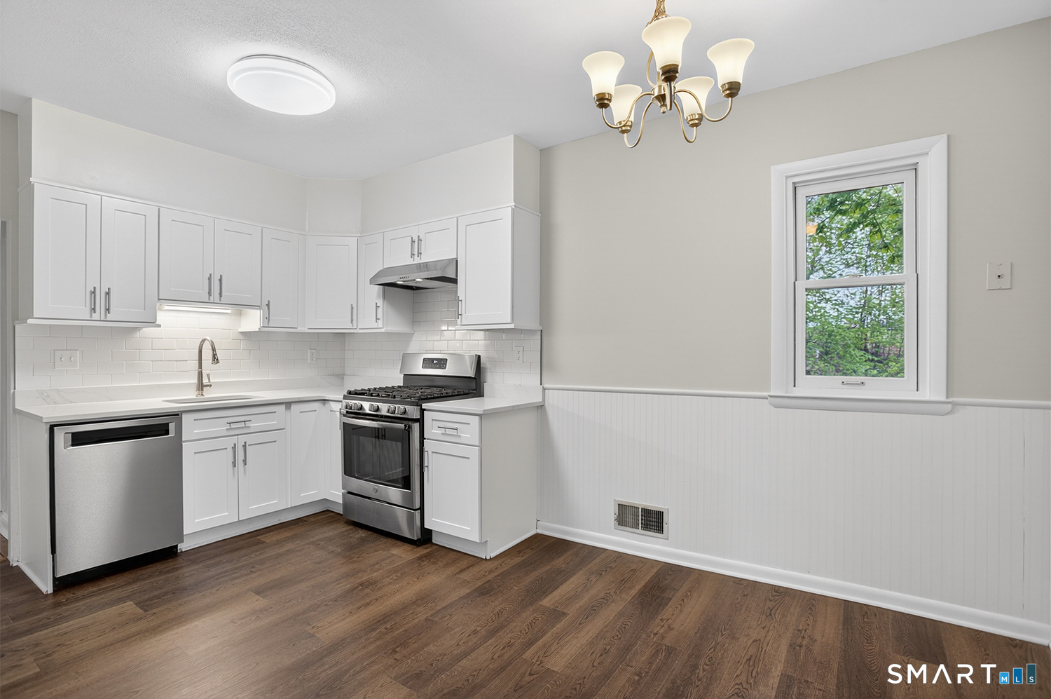 95 Parrott Avenue Bridgeport, CT 06606 - Photo 12 of 25