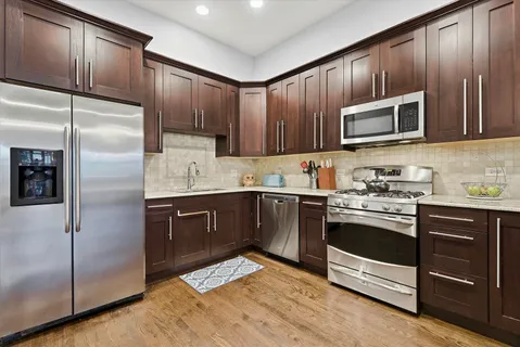 $400,000 | 832 West 36th Street, Unit 4, Chicago, IL 60609