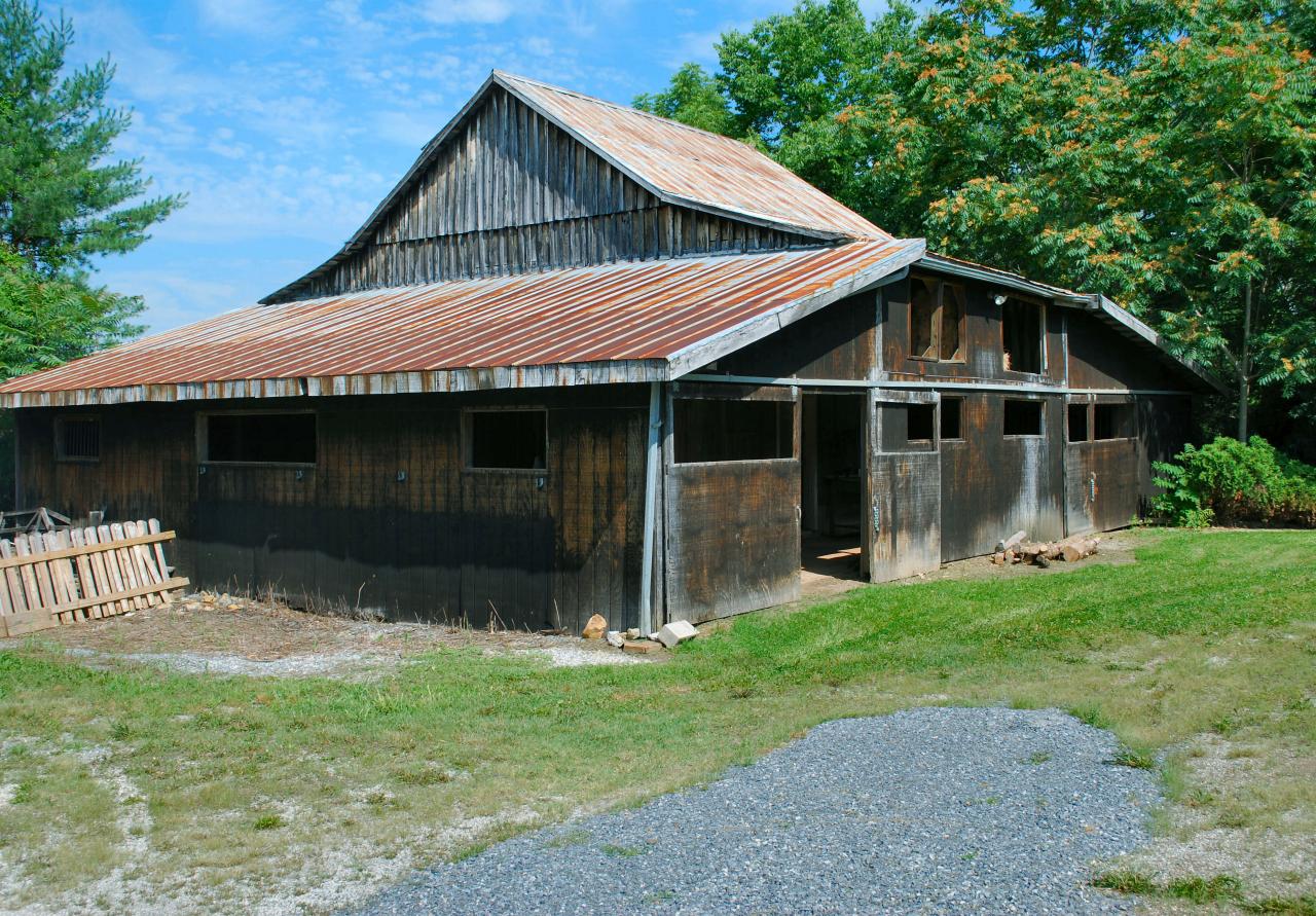 4 Mt Pleasant Church Road Fincastle, VA 24090 - Photo 17 of 25 Five Stall Barn