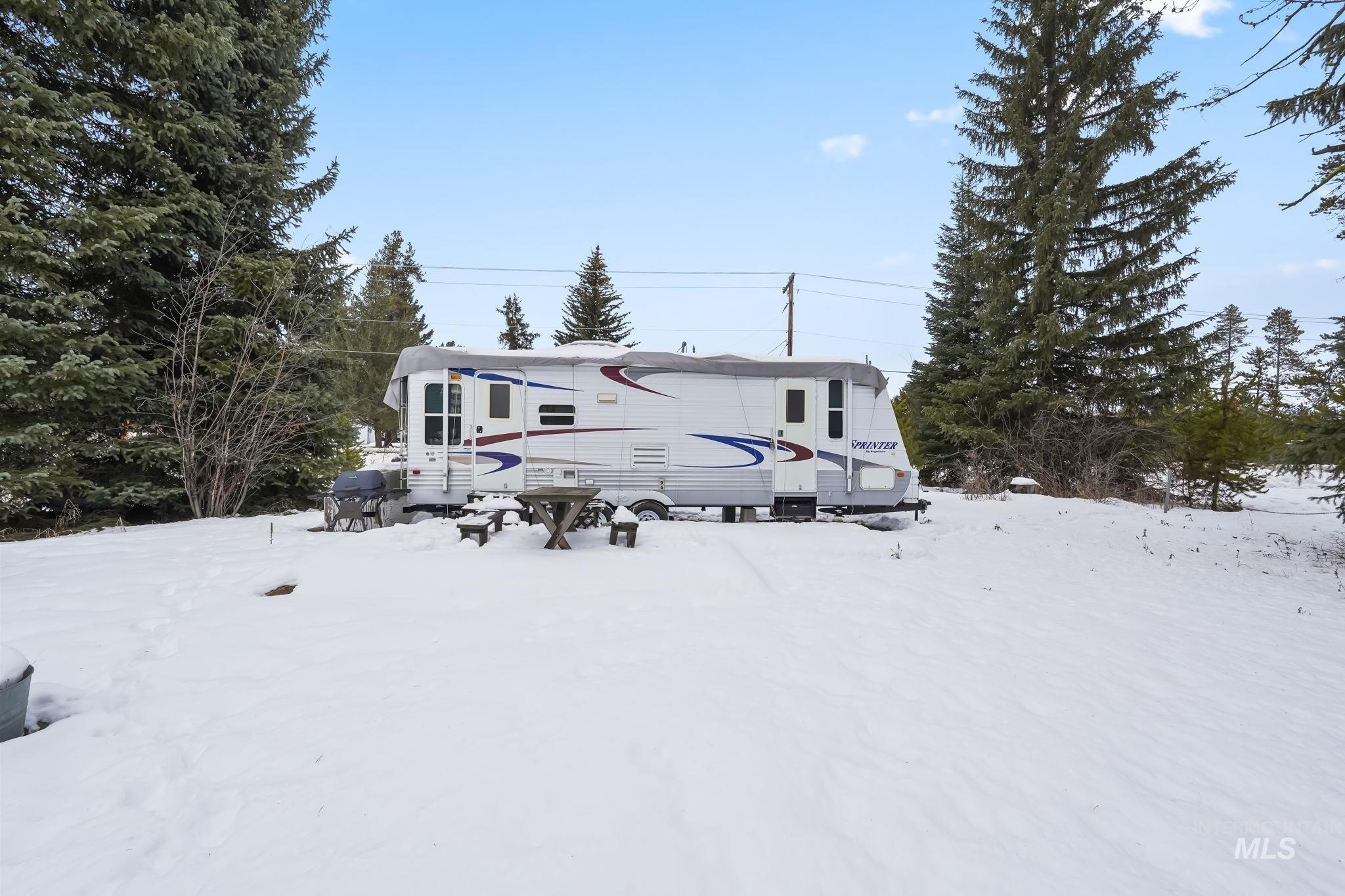 881 West Roseberry Road Donnelly, ID 83615 - Photo 17 of 24 View of front of house