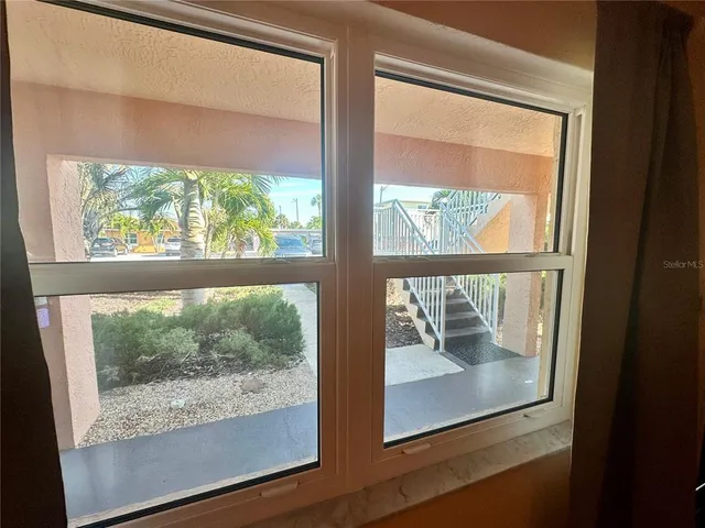 a view of window in an empty room