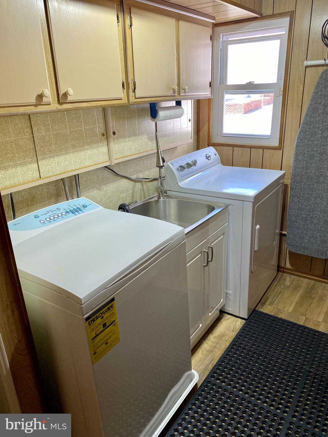 10821 Heflin Road Philadelphia, PA 19154 - Photo 22 of 27 Laundry room