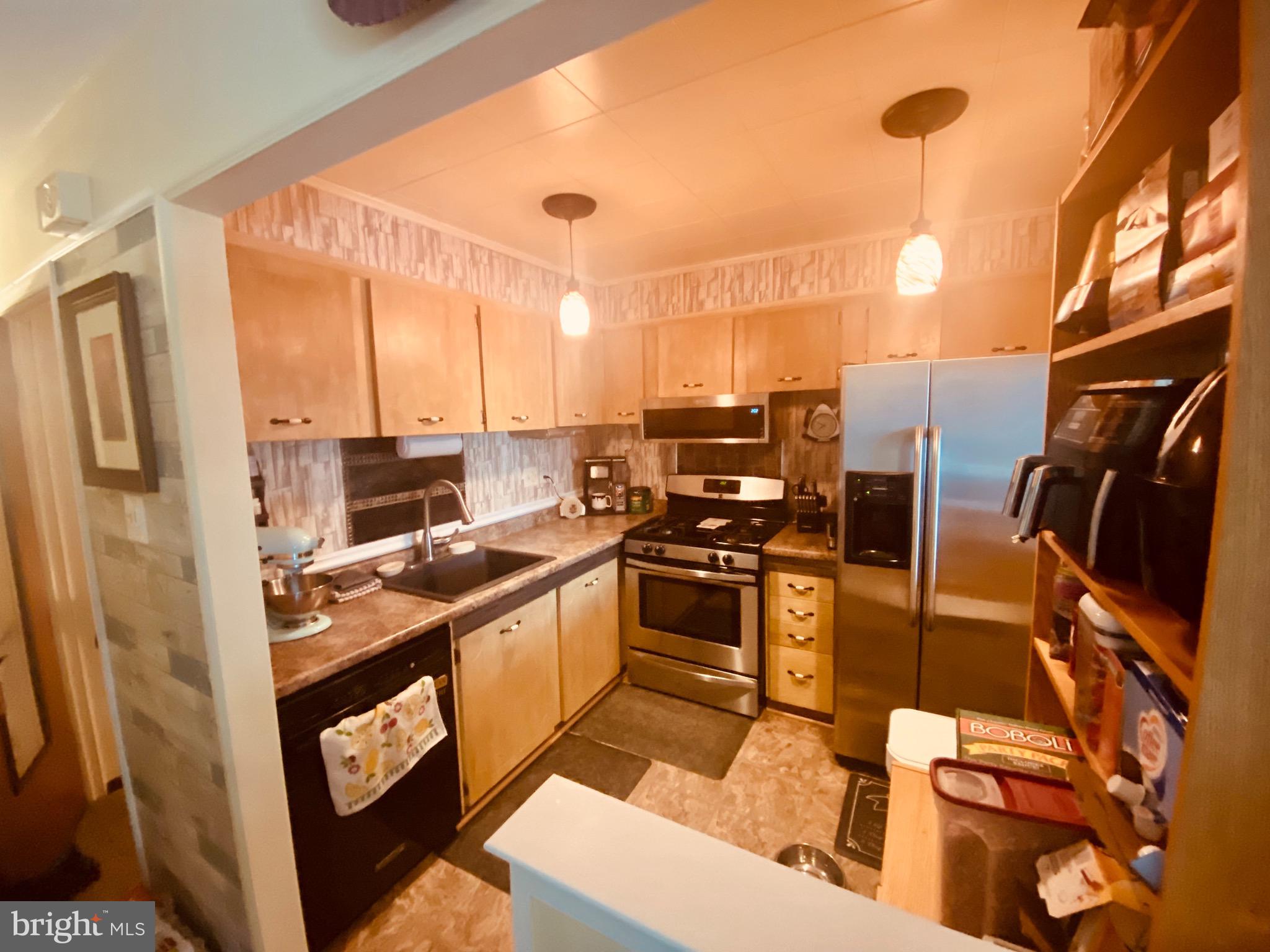 10821 Heflin Road Philadelphia, PA 19154 - Photo 8 of 27 Gallery Image 8