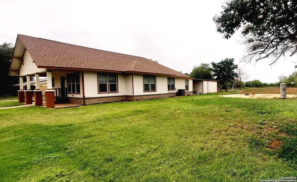 $274,900 | 1121 North Oak Street, Pearsall, TX 78061