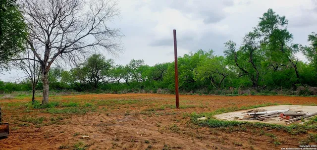 $279,900 | 1121 North Oak Street, Pearsall, TX 78061