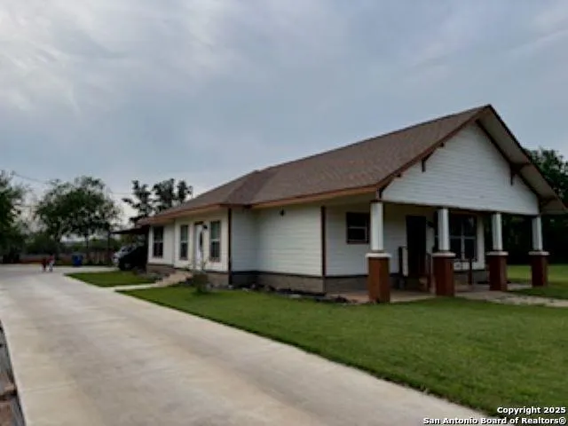 $279,900 | 1121 North Oak Street, Pearsall, TX 78061