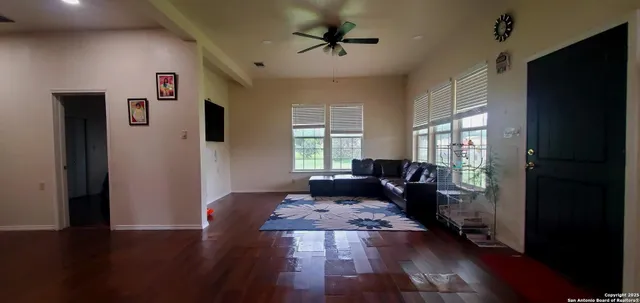 $279,900 | 1121 North Oak Street, Pearsall, TX 78061