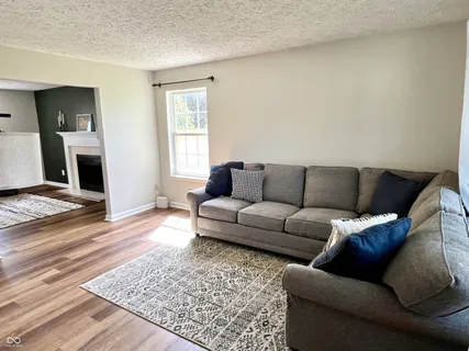 $389,900 | 330 Hollowview Drive, Noblesville, IN 46060