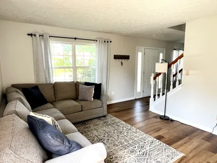 $389,900 | 330 Hollowview Drive, Noblesville, IN 46060