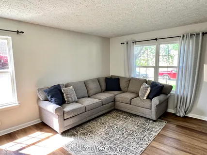 $389,900 | 330 Hollowview Drive, Noblesville, IN 46060